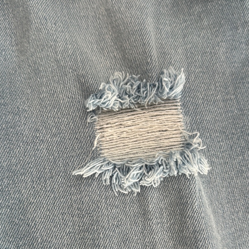 Kensie Light Blue Cropped Jeans with Frayed Hem - Picture 4 of 6